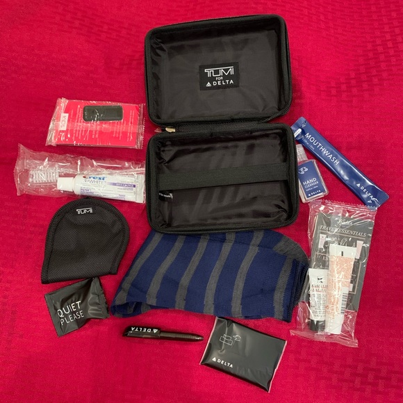 NEW Delta One TUMI Hard Case Amenity Kit In Black - Picture 5 of 8